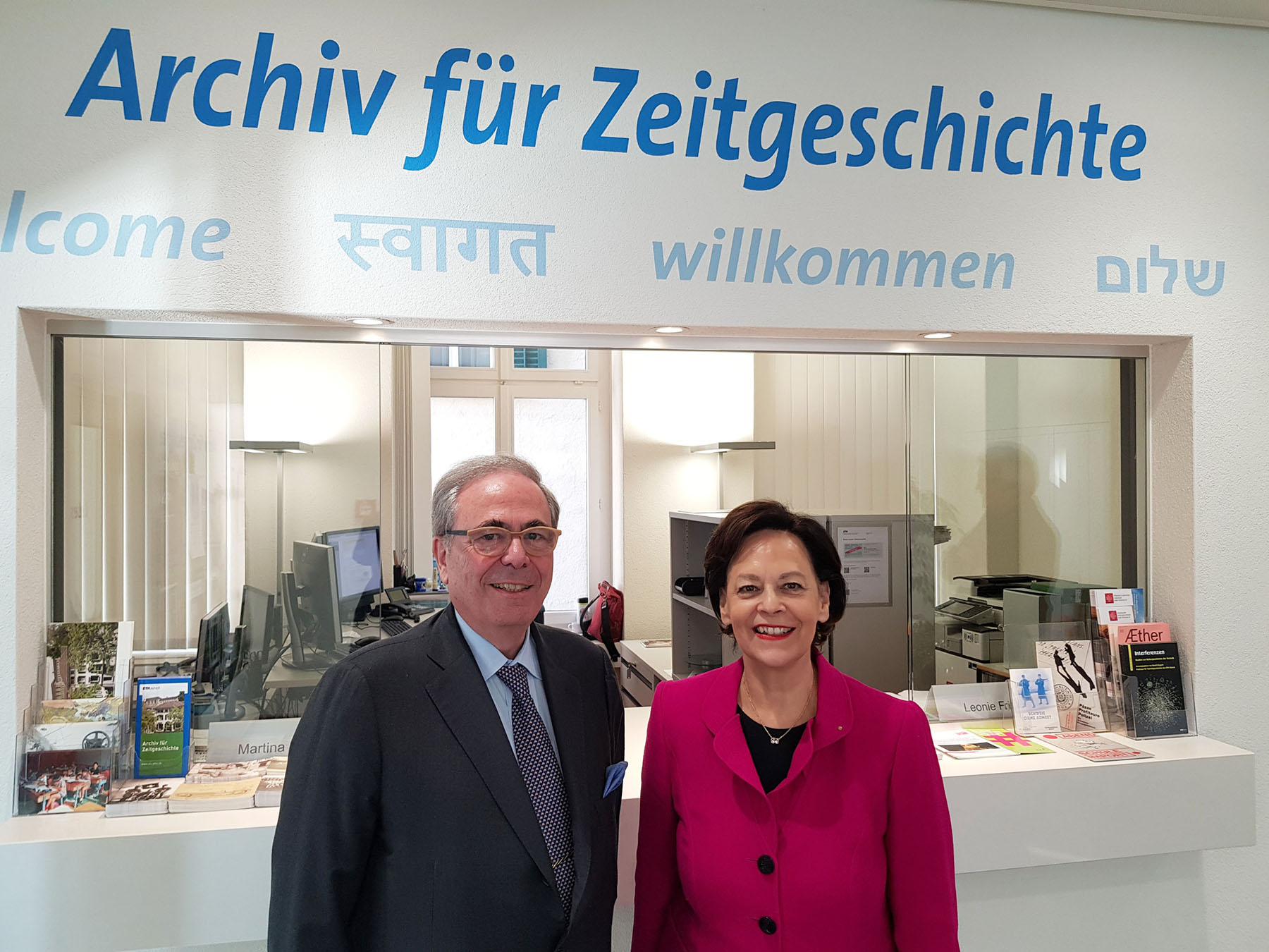 Photo of foundation board president Ursula Gut-Winterberger with her predecessor René Braginsky, December 3, 2019