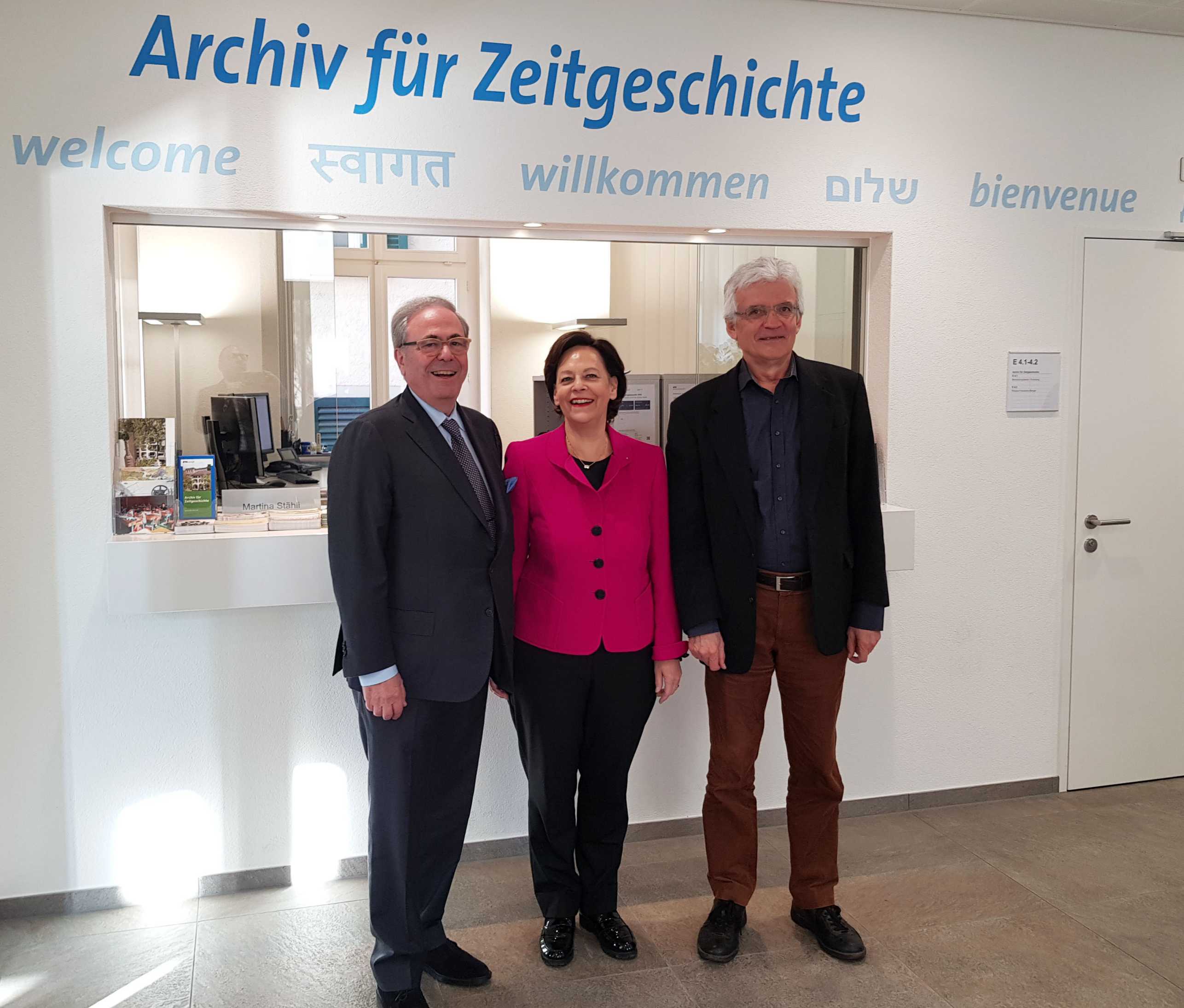 Photo of Jacques Picard (r.) on the occasion of his election as president of the foundation board on December 3, 2019, together with his predecessor René Braginsky and Ursula Gut-Winterberger, president of the foundation Archives of Contemporary History