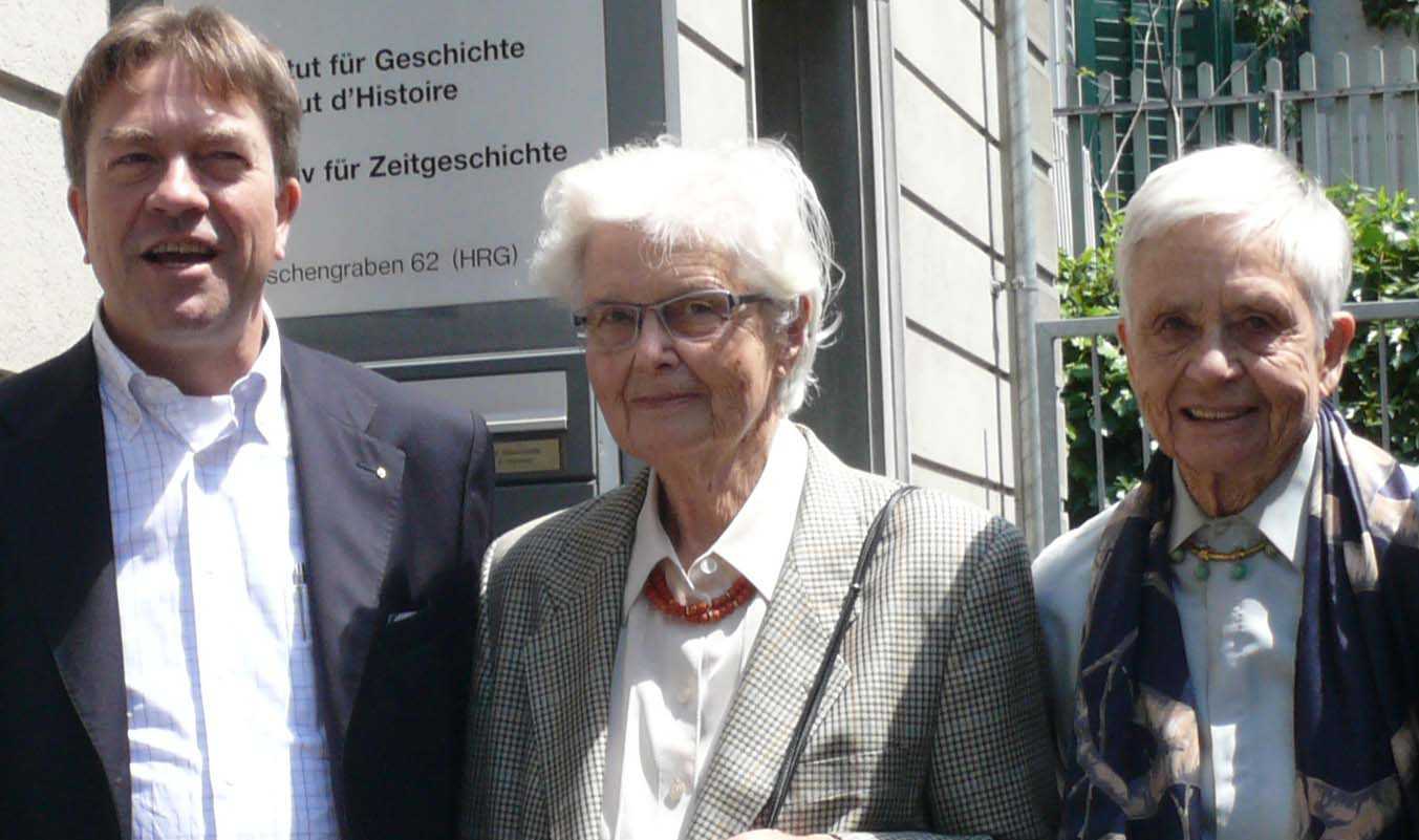 Töchter und Enkel von Karl Heinrich Gyr (v.l. Ulrich Straub, Elisabeth Brunner-Gyr, Suzanne Mijnssen-Gyr)